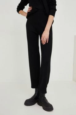 Γυναικεία Σετ Ένα σετ πουλόβερ και παντελόνι Answear Lab μαύρο -Fila Κατάστημα πωλήσεων unnamed file 1761