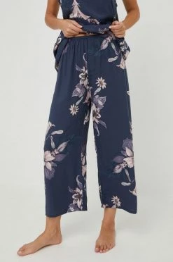 Γυναικεία Πιτζάμα Σετ πιτζάμες 3 τεμαχίων Answear Lab ναυτικό μπλε -Fila Κατάστημα πωλήσεων unnamed file 1883